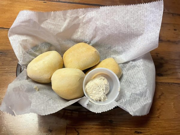 The Texas Roadhouse roll comes out on top.