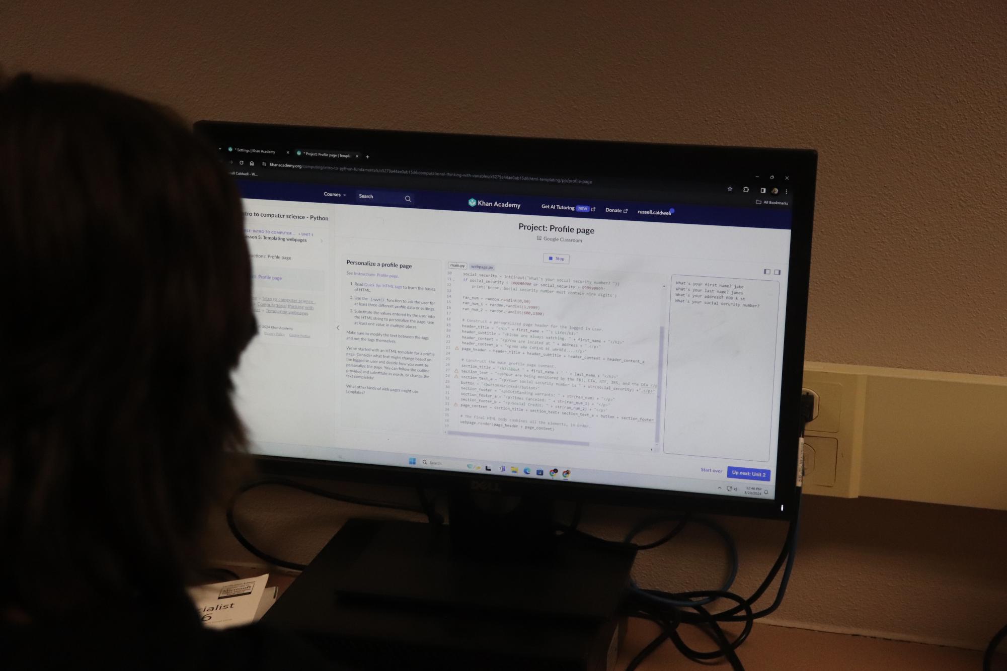 A high school student uses his hour to learn programming.